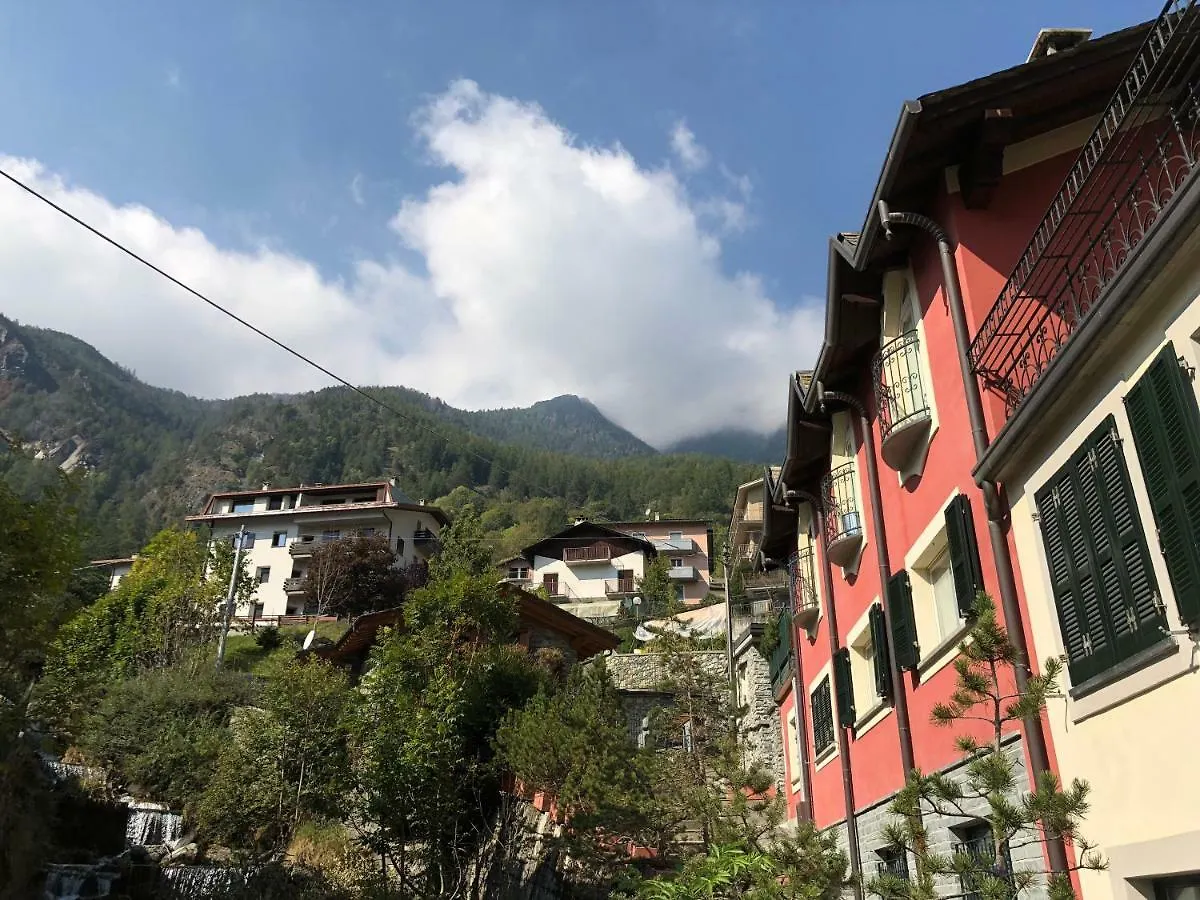 Residence Milcar Chiesa in Valmalenco 0*,